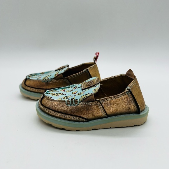 ARIAT SLIP ON ‘LIL STOMPERS PIPER CRUISER SHOES SIZE 4 ROSE GOLD AND AQUA NWT - Picture 2 of 9